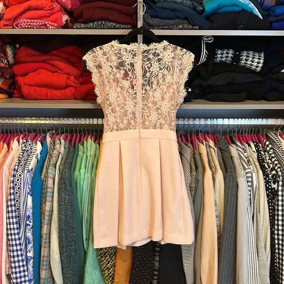 BCBGeneration pale pink sleeveless v neck lace bodice dress size 2 - Picture 3 of 3